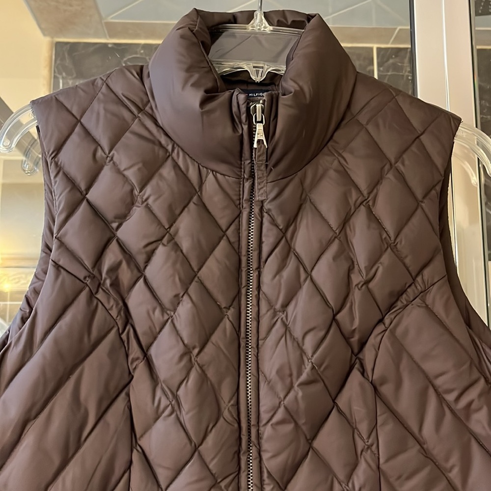Tommy Hilfiger quilted brown vest, size M, perfect condition. - Picture 2 of 6